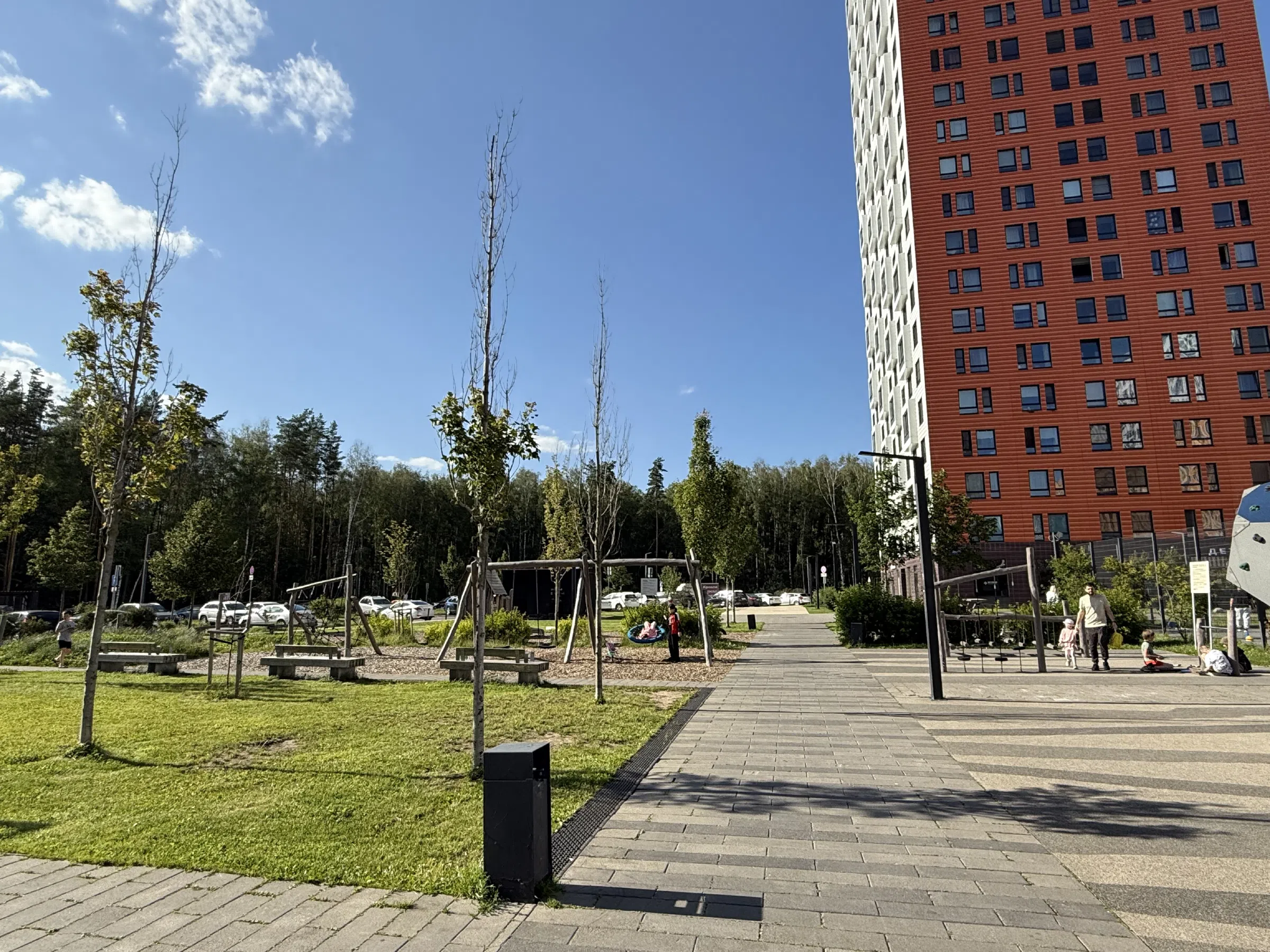 Современный парк с горкой, фото 17