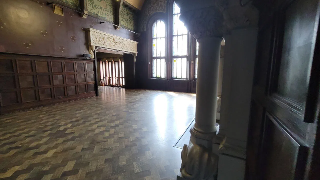 Банкетный зал с витражами, фото 19