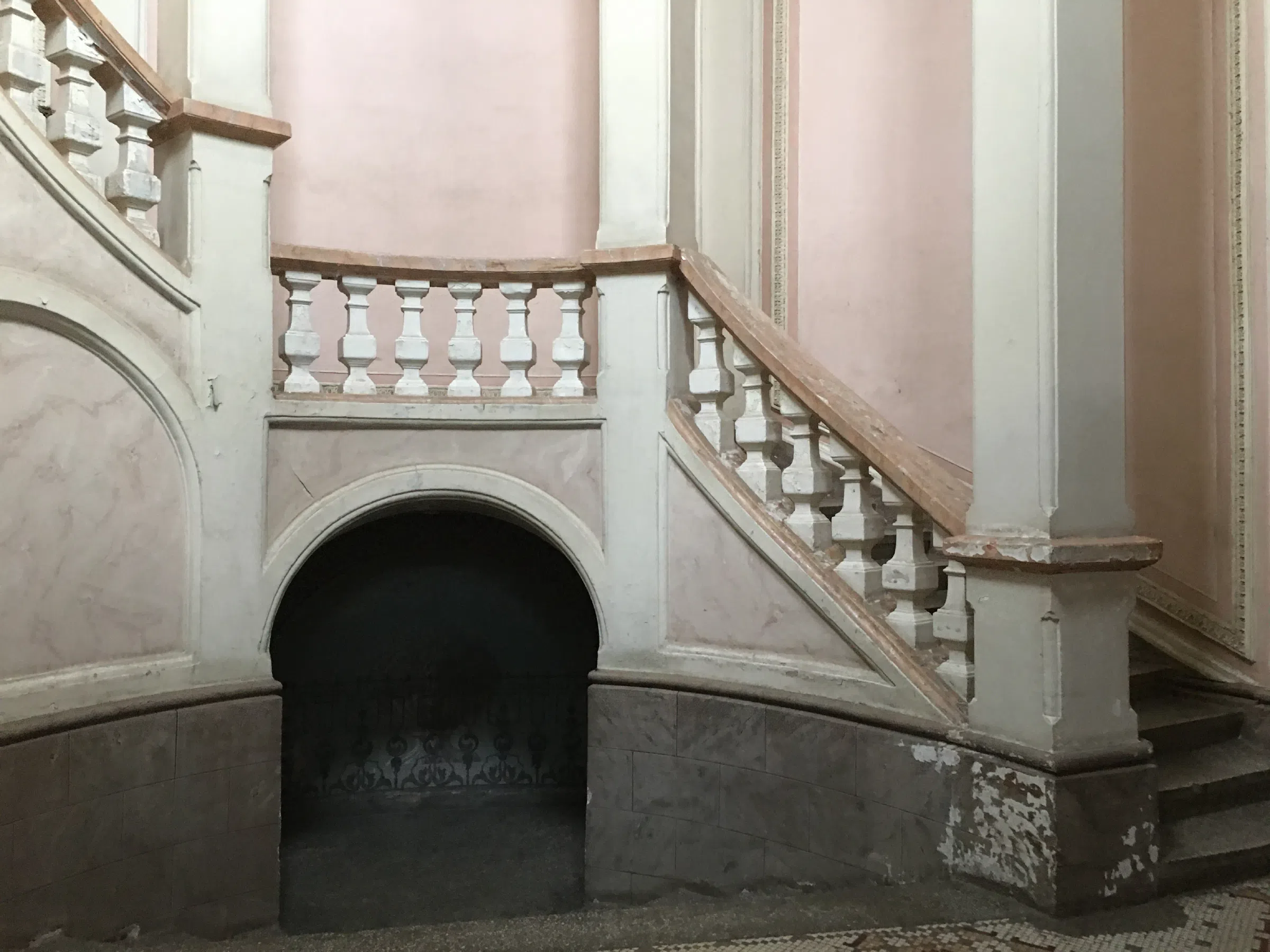 Усадьба с лепниной и деревом, фото 10