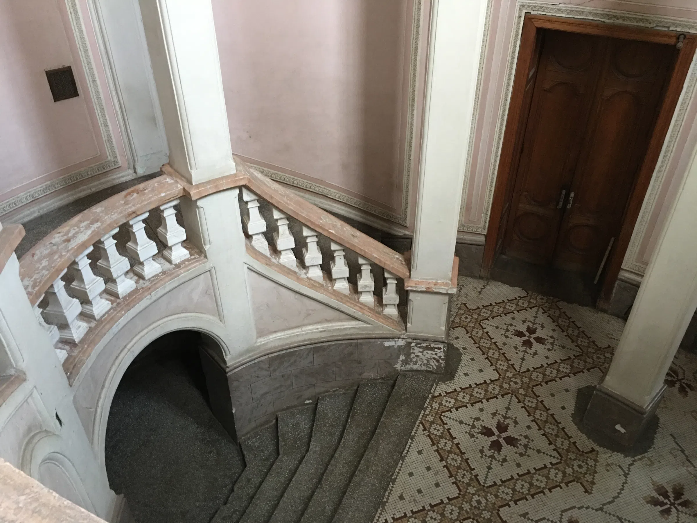Усадьба с лепниной и деревом, фото 24