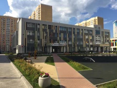 Школа с актовым залом, фото 1