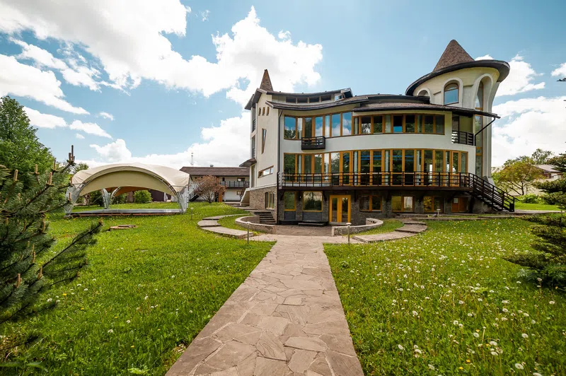 Замок с круговой террасой, фото 8