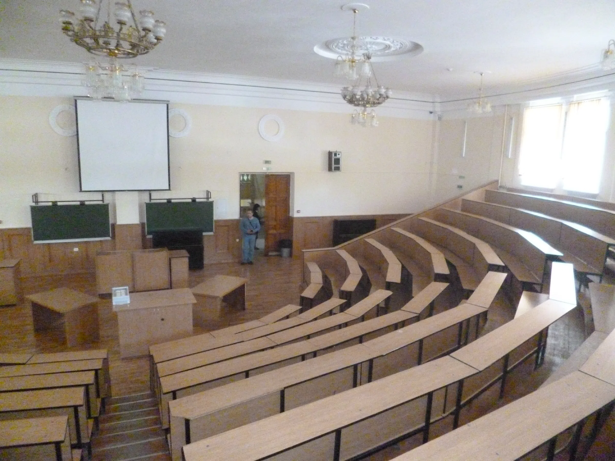 Лекторий с колоннами окон, фото 5
