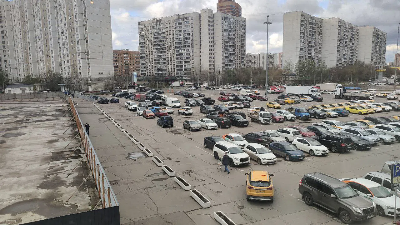 Большая парковка комплекса, фото 2