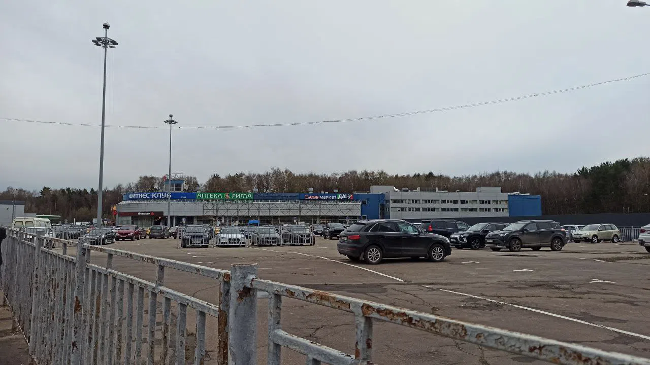 Большая парковка комплекса, фото 4