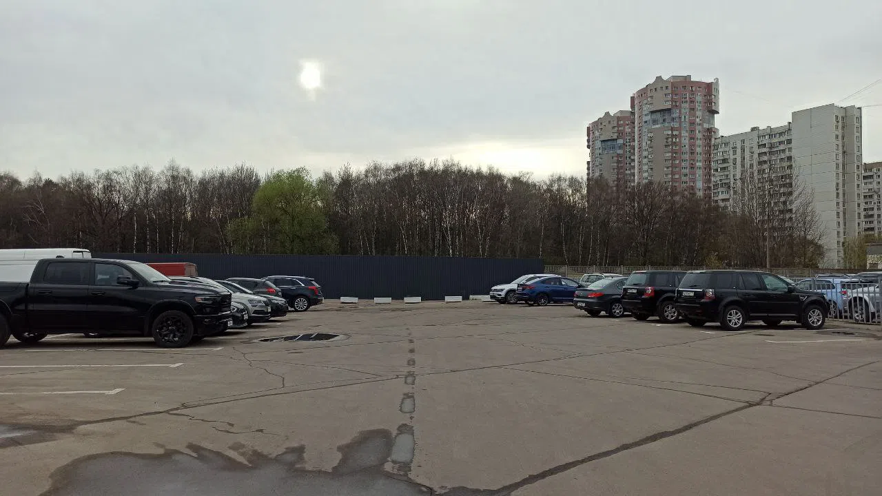 Большая парковка комплекса, фото 6