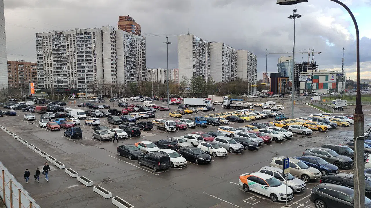 Большая парковка комплекса, фото 1