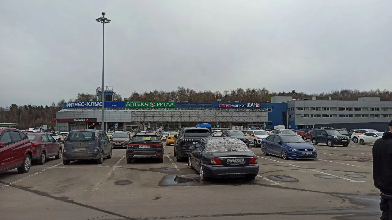 Большая парковка комплекса, фото 5