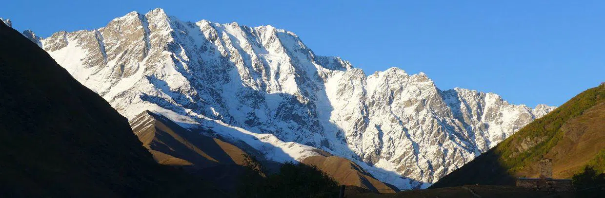 Панорамный бассейн в горах, фото 17