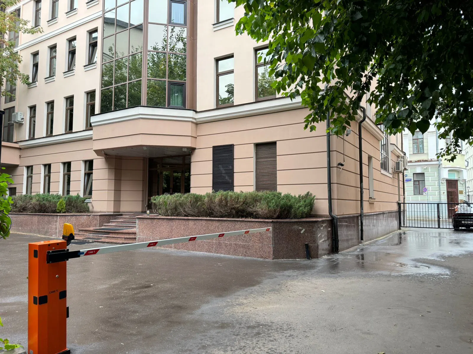 Бирюзовый офис с турникетом, фото 2