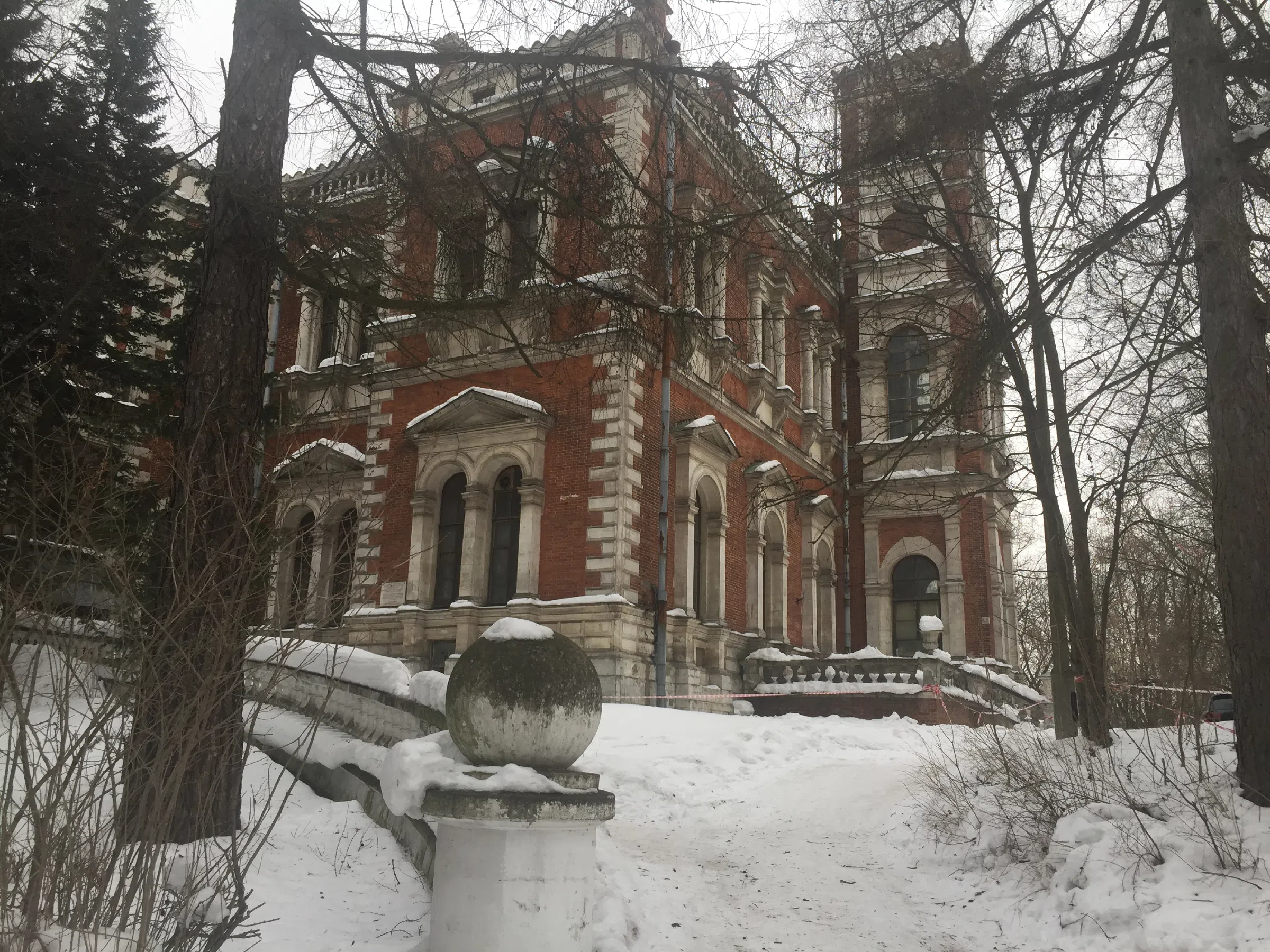 Старинный особняк в лесу, фото 2