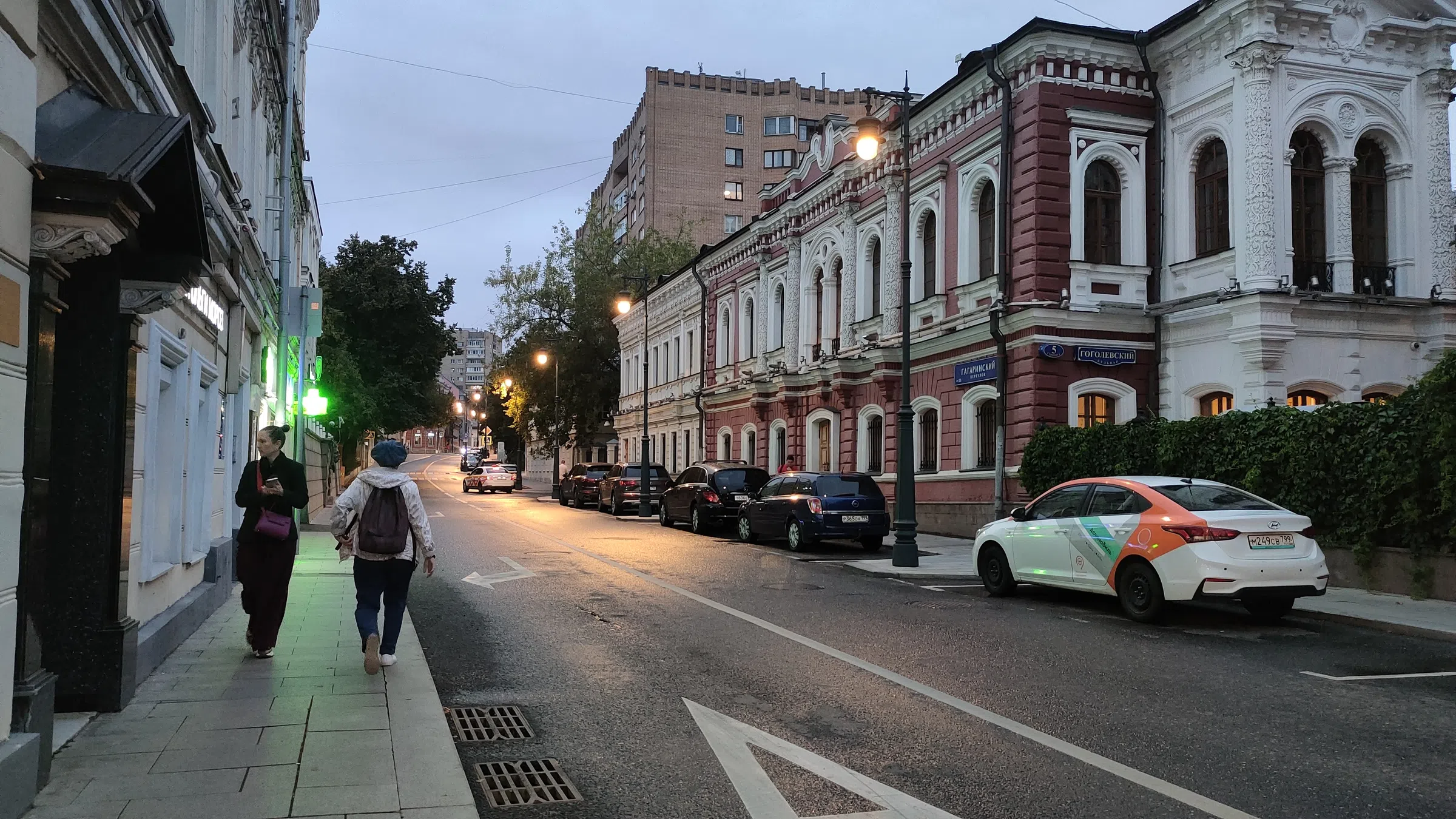 Улица с разноплановой застройкой, фото 1