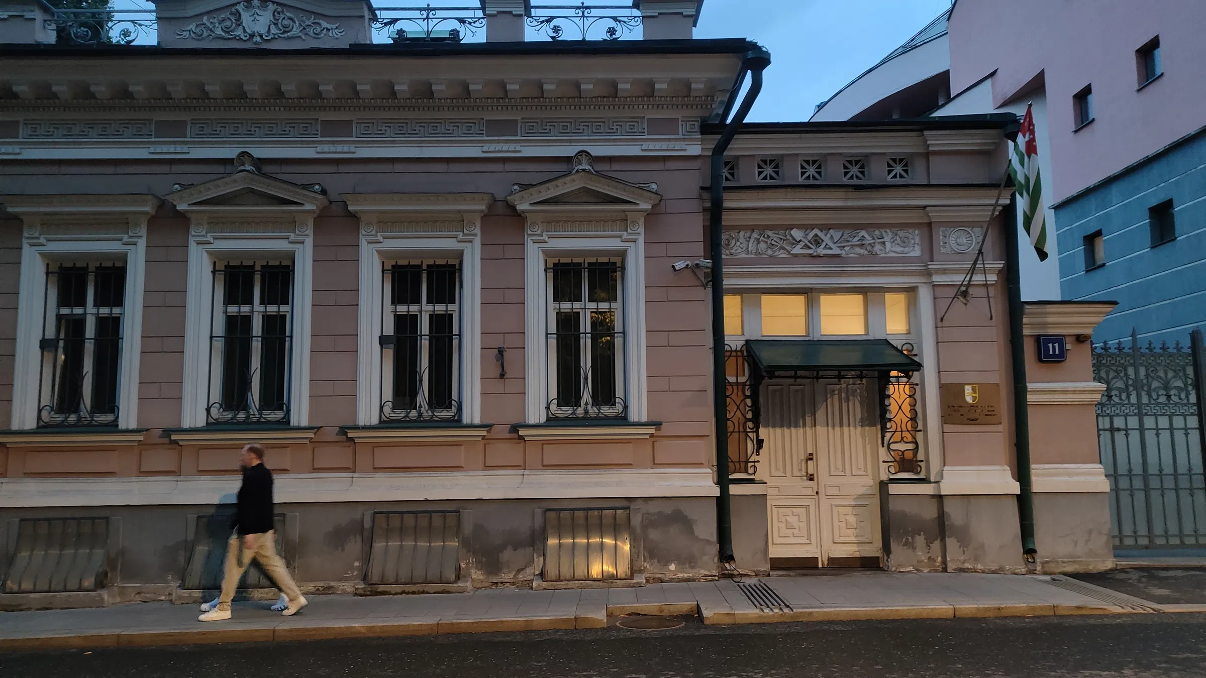 Улица с разноплановой застройкой, фото 18