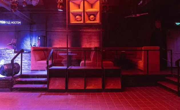 Лофт-клуб с красным светом, фото 1