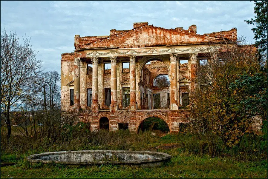 Величественная усадьба у воды, фото 2