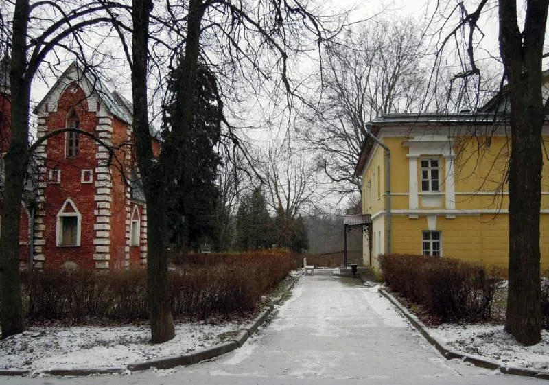 Усадьба с башенками в парке, фото 9