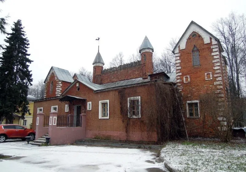 Усадьба с башенками в парке, фото 2