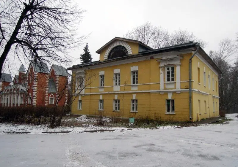 Усадьба с башенками в парке, фото 5