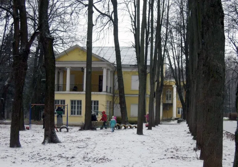 Усадьба с башенками в парке, фото 12