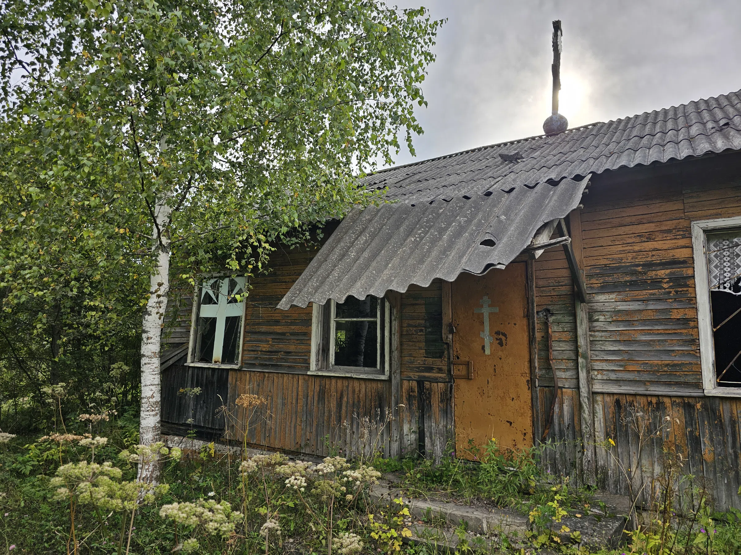 Ветхая дача с крестом, фото 3