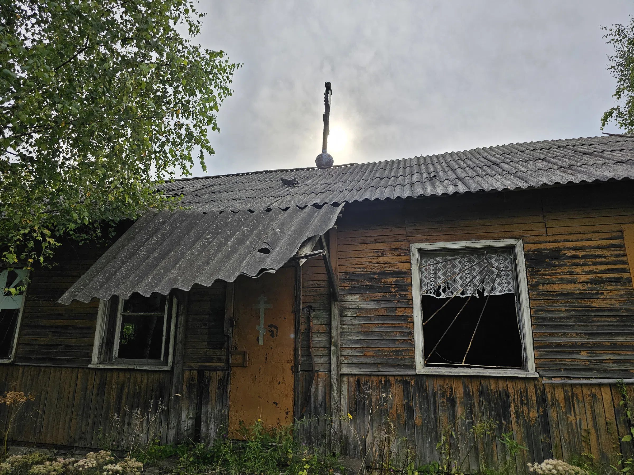 Ветхая дача с крестом, фото 2
