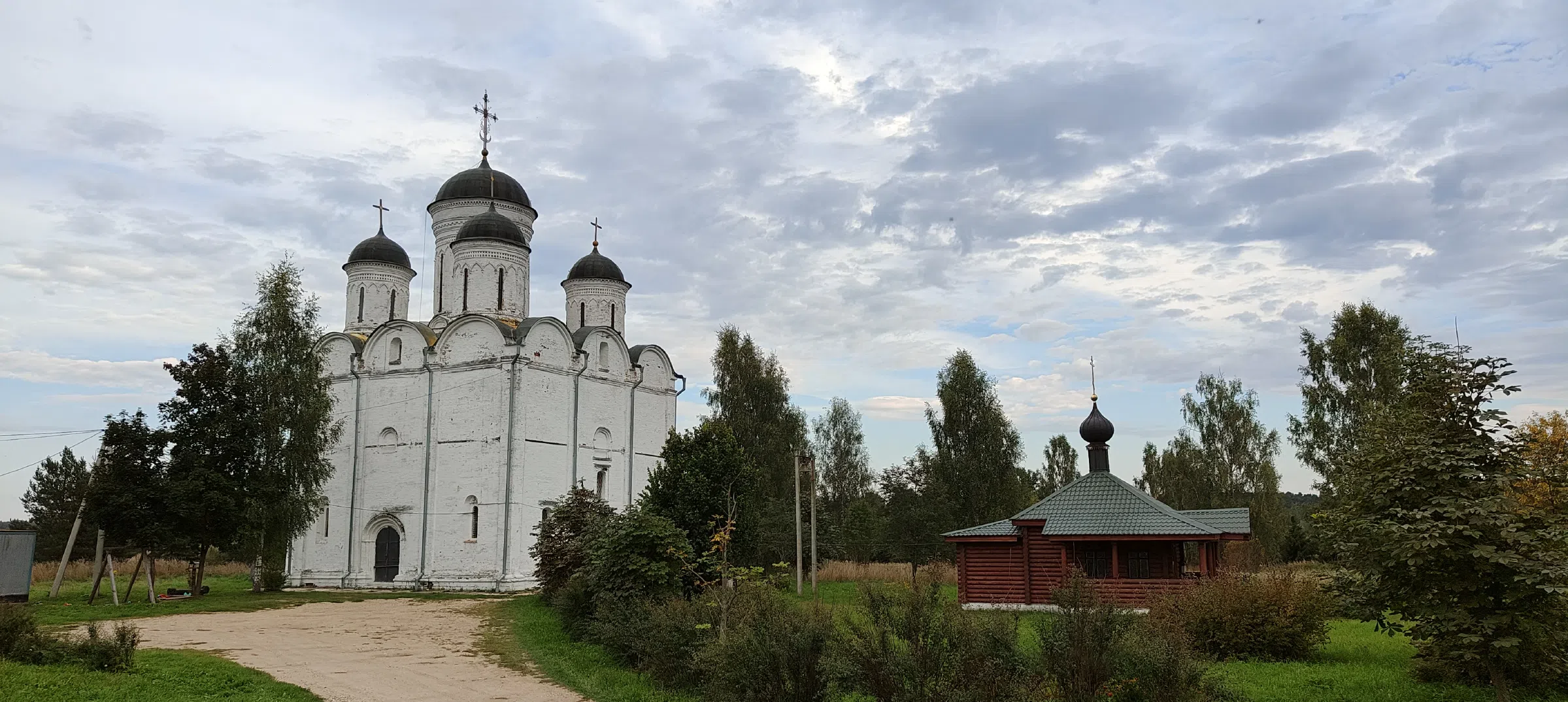 Храм у реки, фото 1