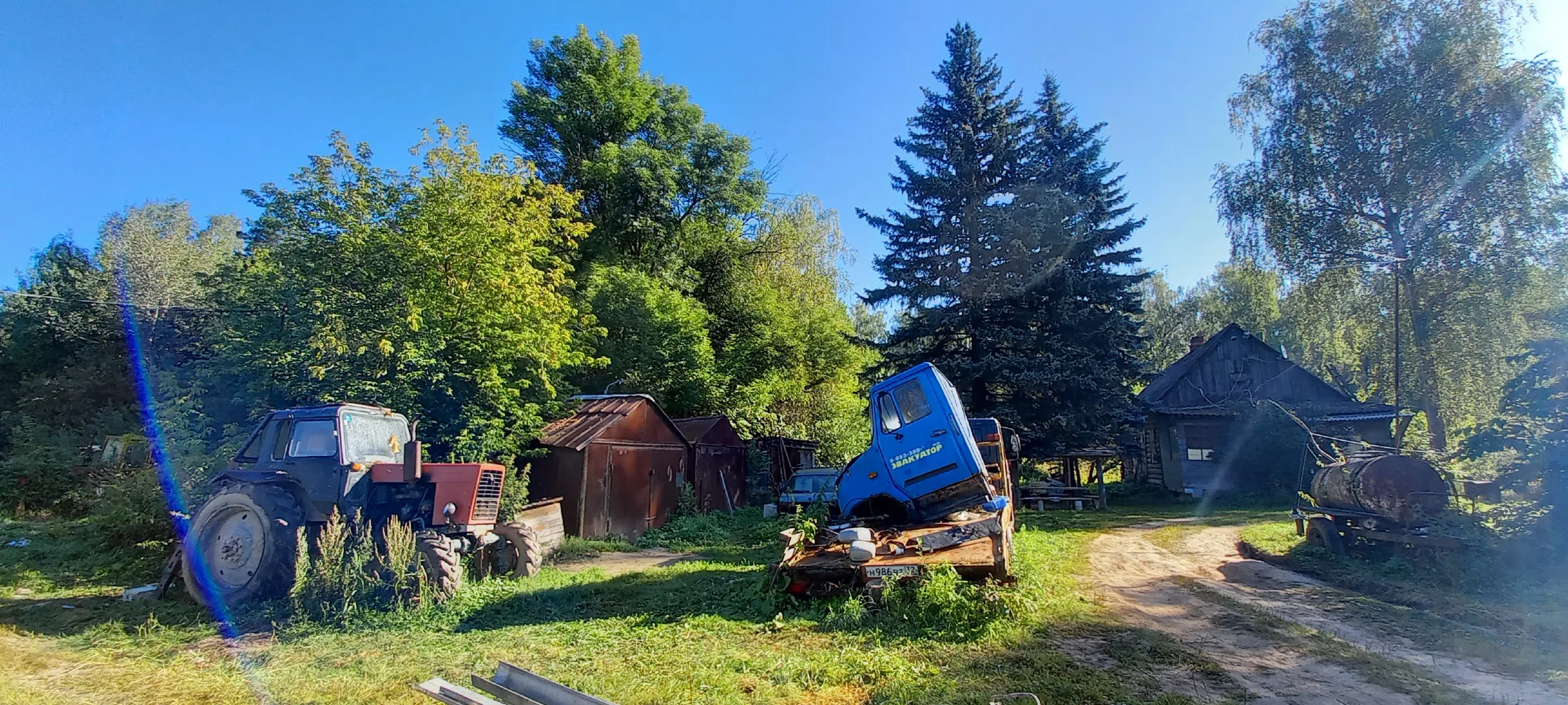 Дача с тракторами, фото 3