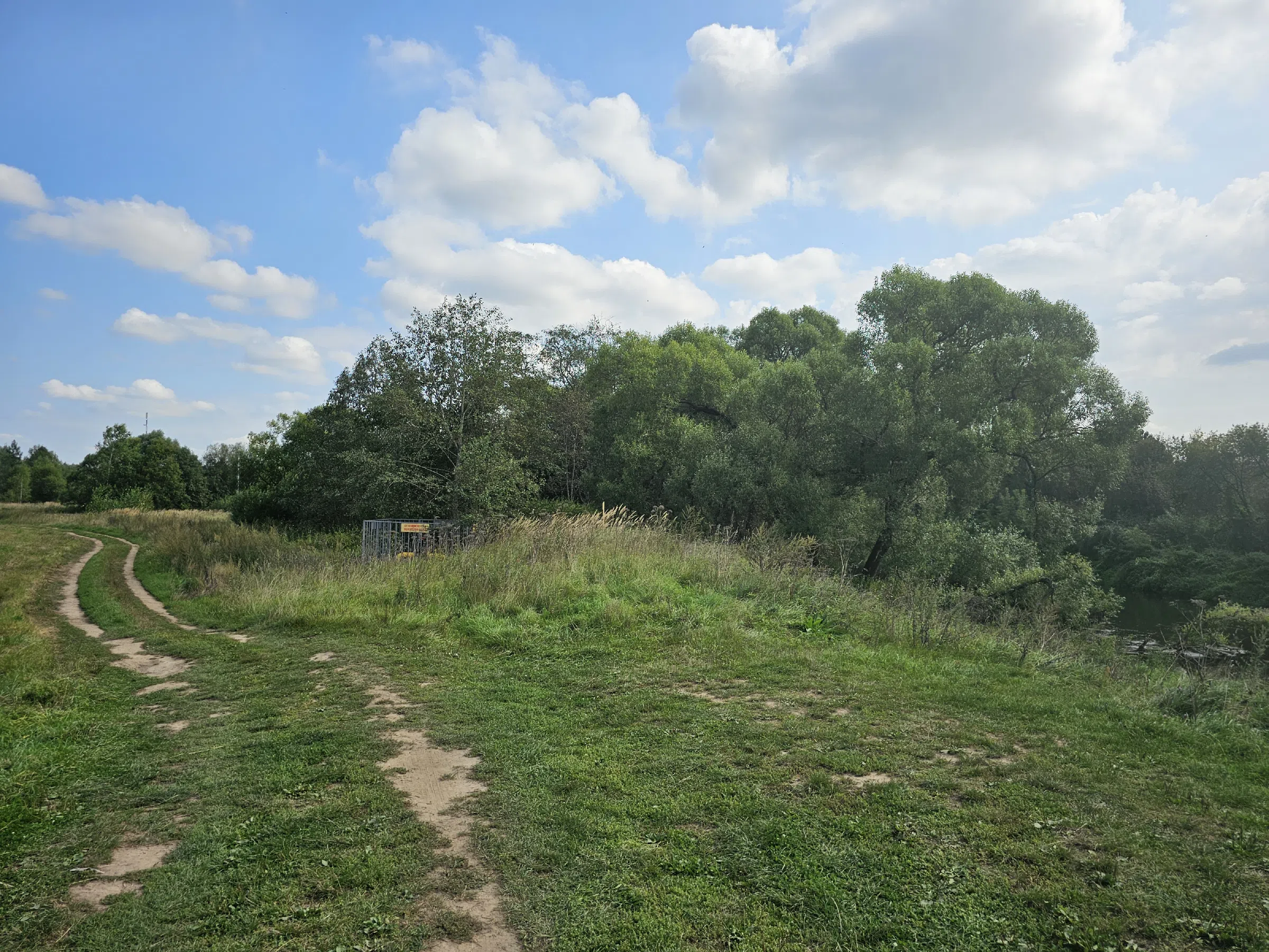 Природный парк у реки, фото 1
