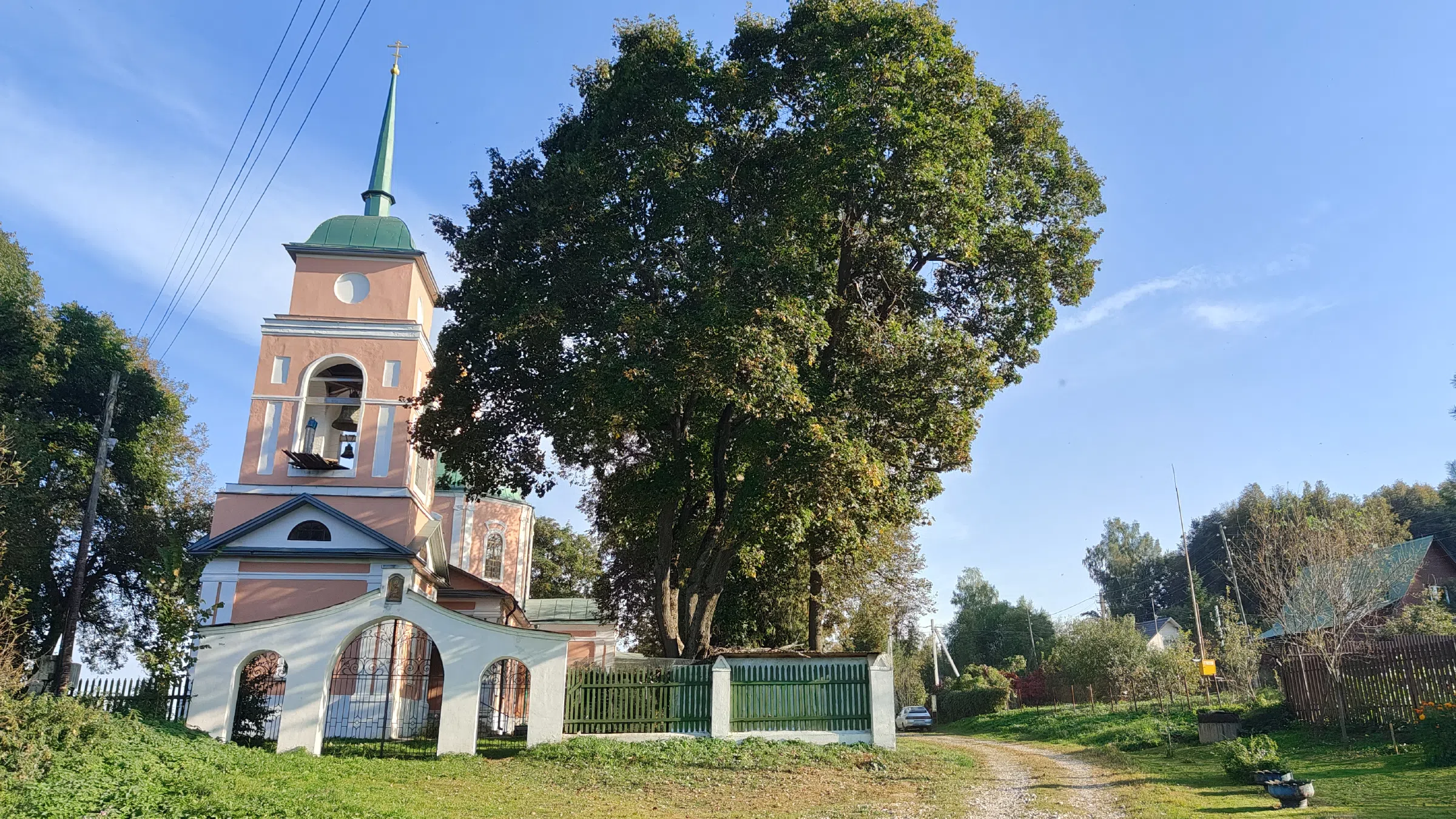 Дача в лесу с церковью, фото 4