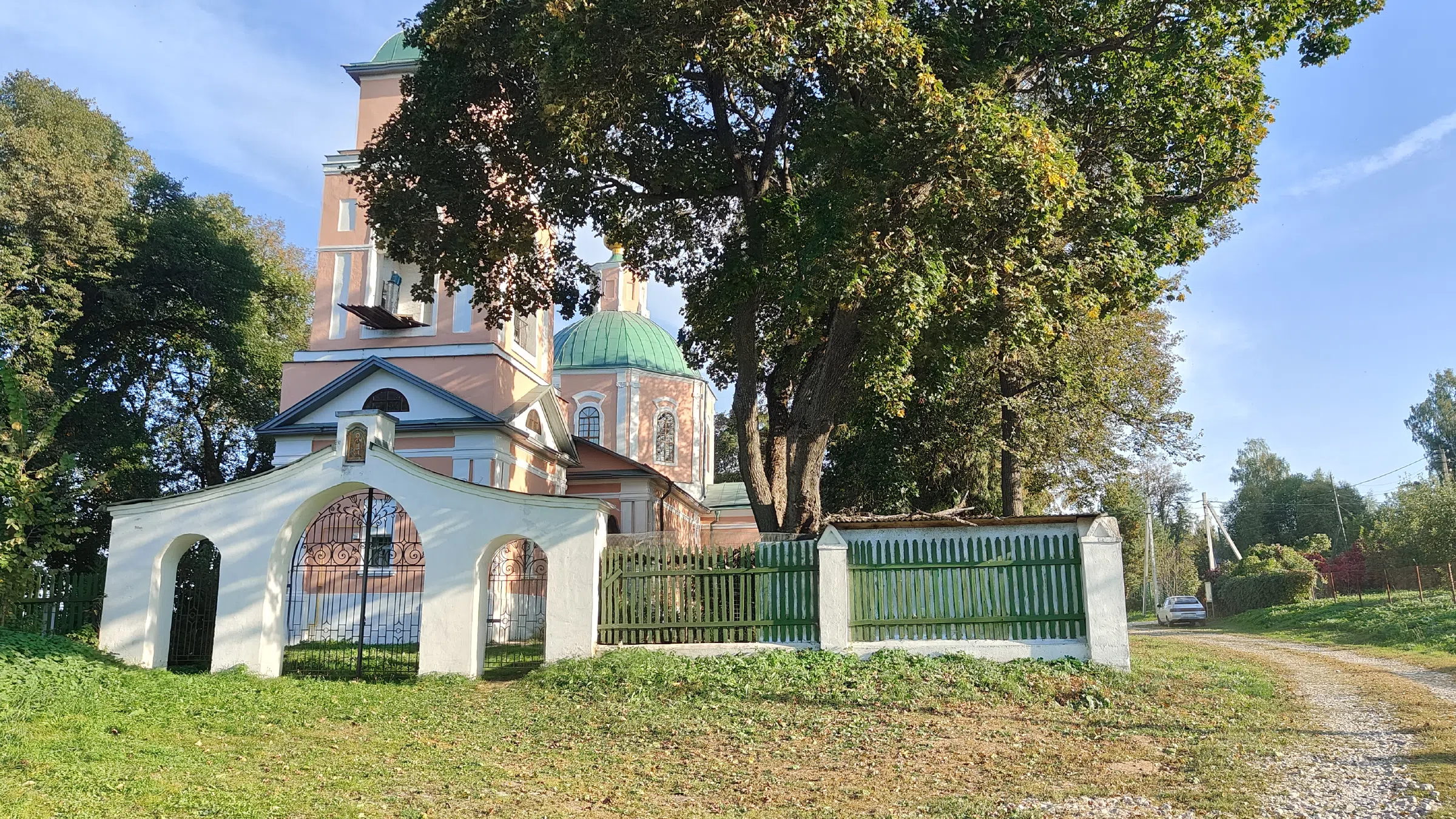 Дача в лесу с церковью, фото 2