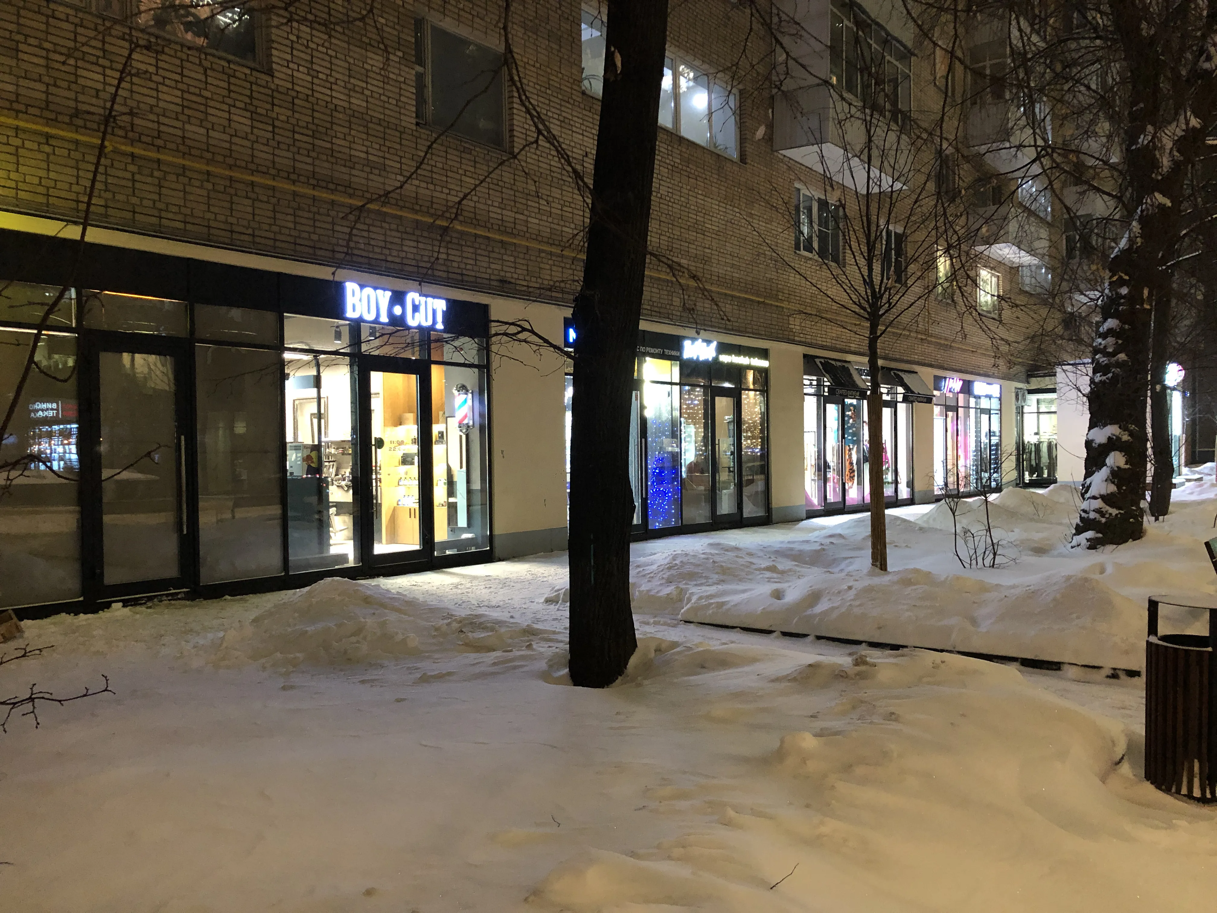 Лофт-барбершоп с неоном, фото 19
