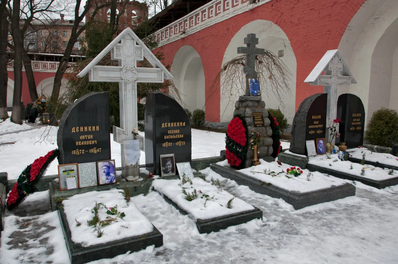 Церковь с кладбищем, фото 7