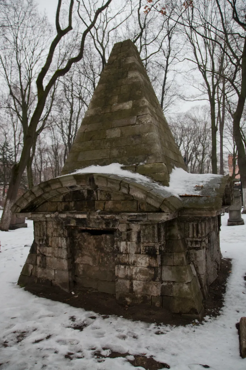 Церковь с кладбищем, фото 9