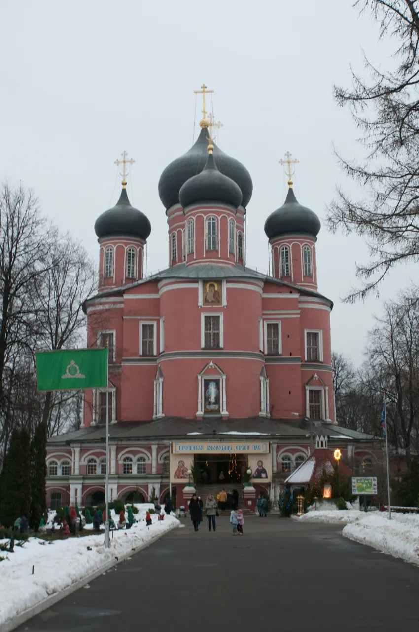 Церковь с кладбищем, фото 1