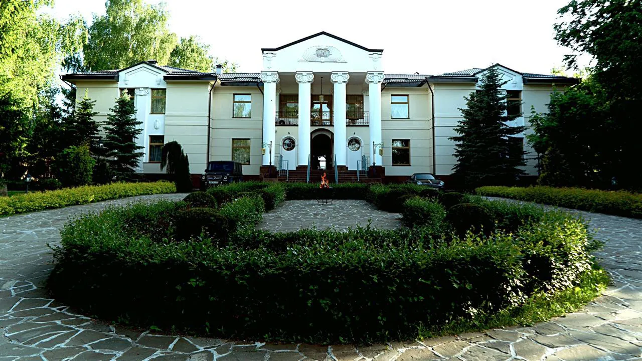 Сталинка с колоннами, фото 1