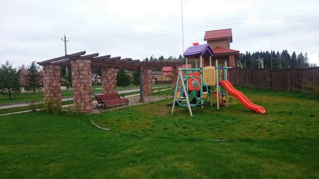 Загородный дом с красной крышей, фото 23