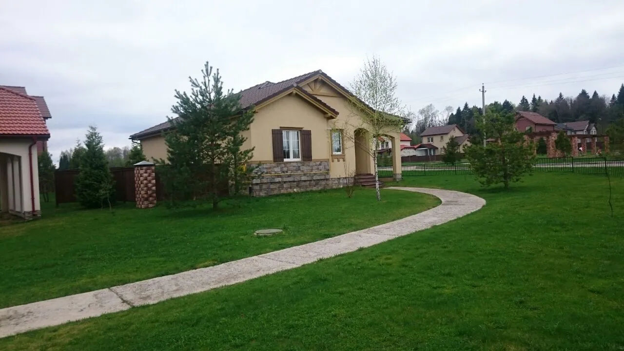 Загородный дом с красной крышей, фото 18