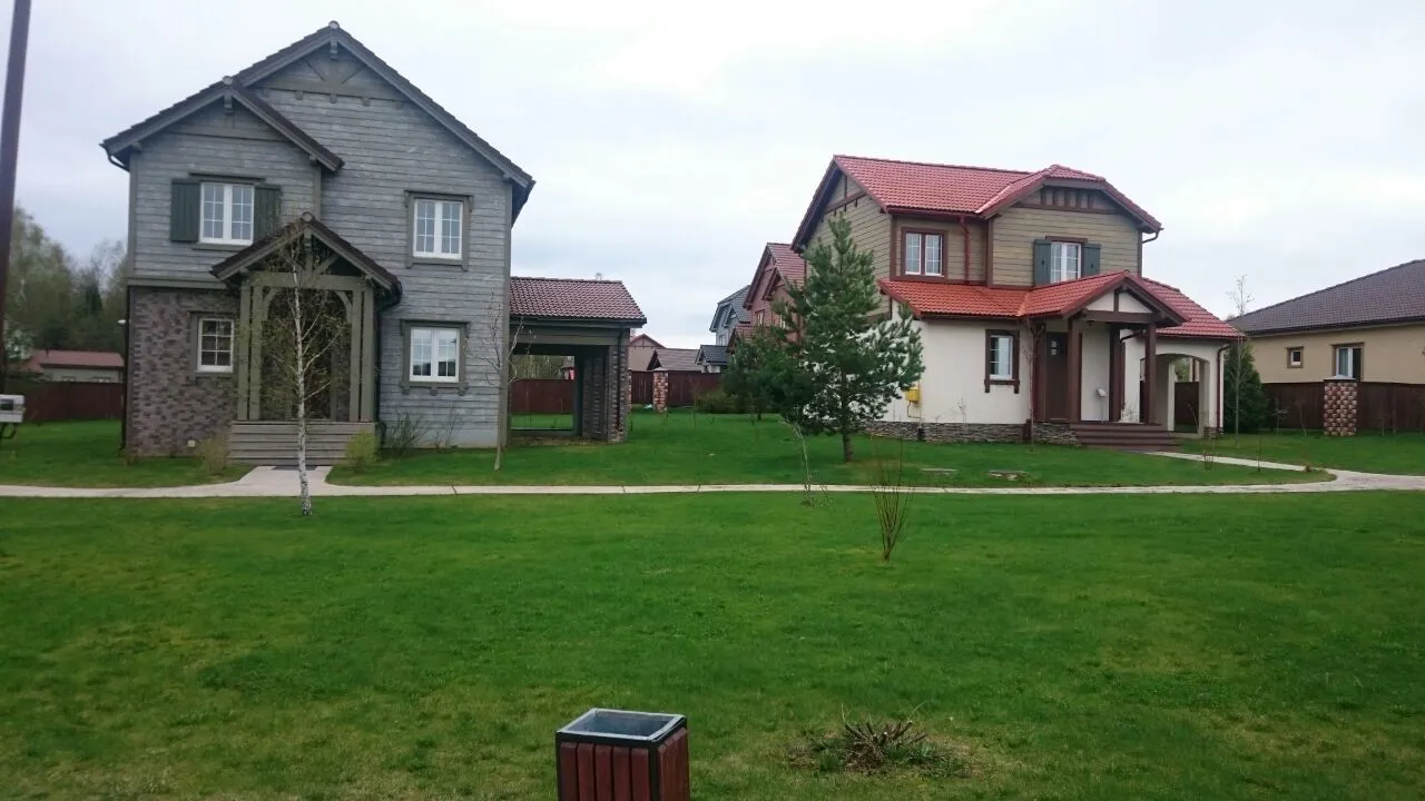 Загородный дом с красной крышей, фото 5