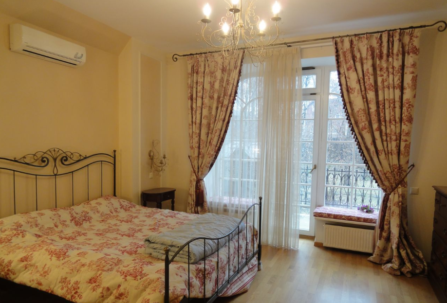 Квартира с камином и французским балконом, фото 5