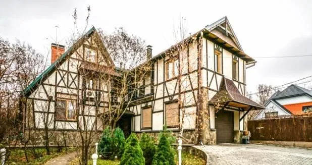Фахверковый дом с камином, фото 1