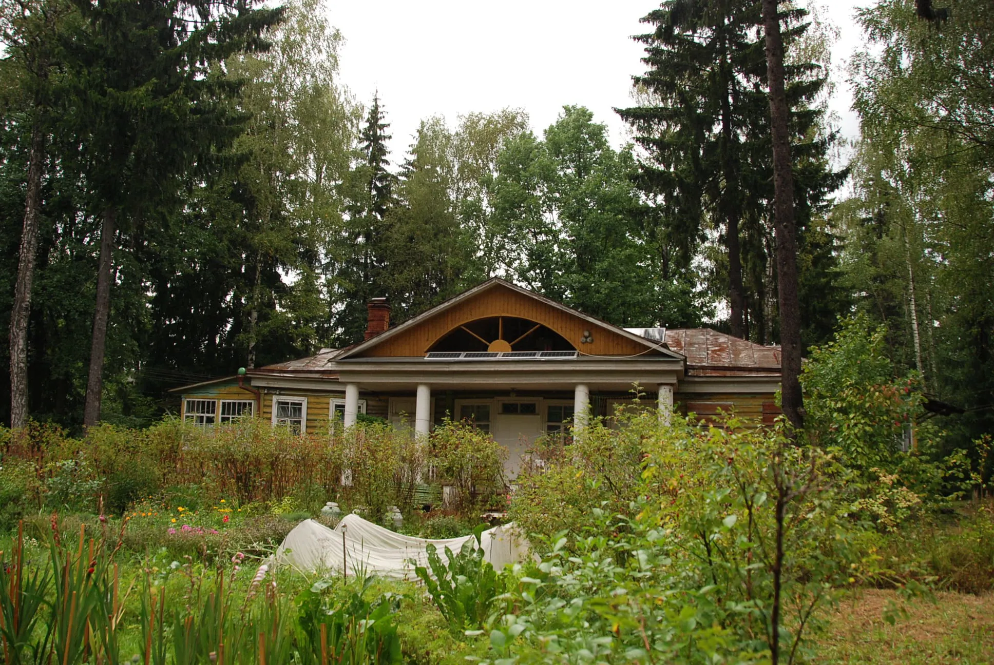 Старая дача с колоннами, фото 1