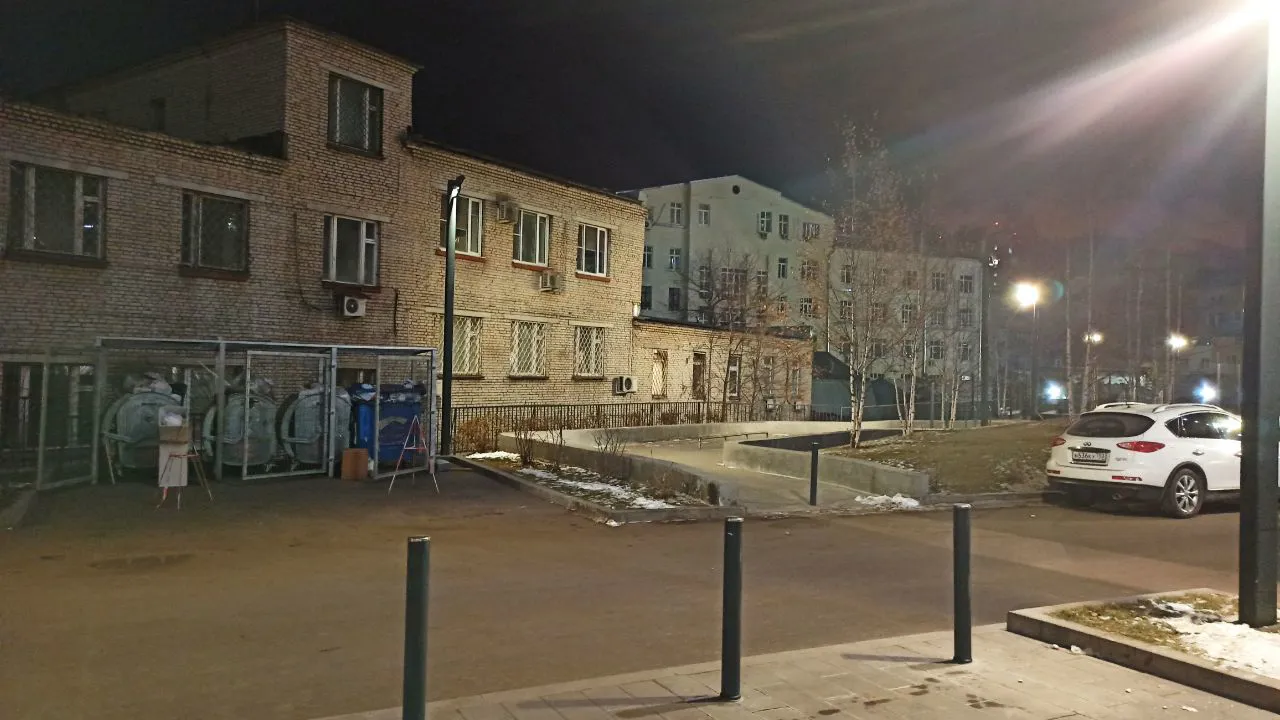 Современный двор с андеграундом, фото 17