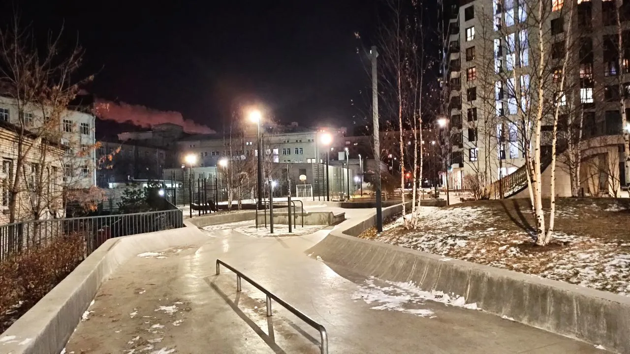 Современный двор с андеграундом, фото 15