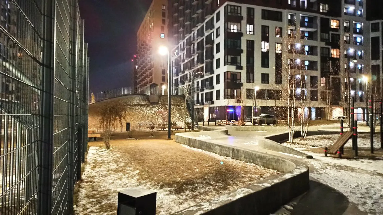Современный двор с андеграундом, фото 3