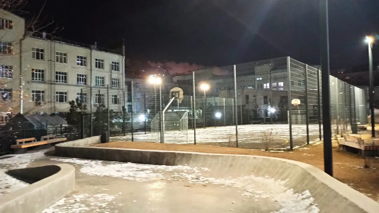 Современный двор с андеграундом, фото 7