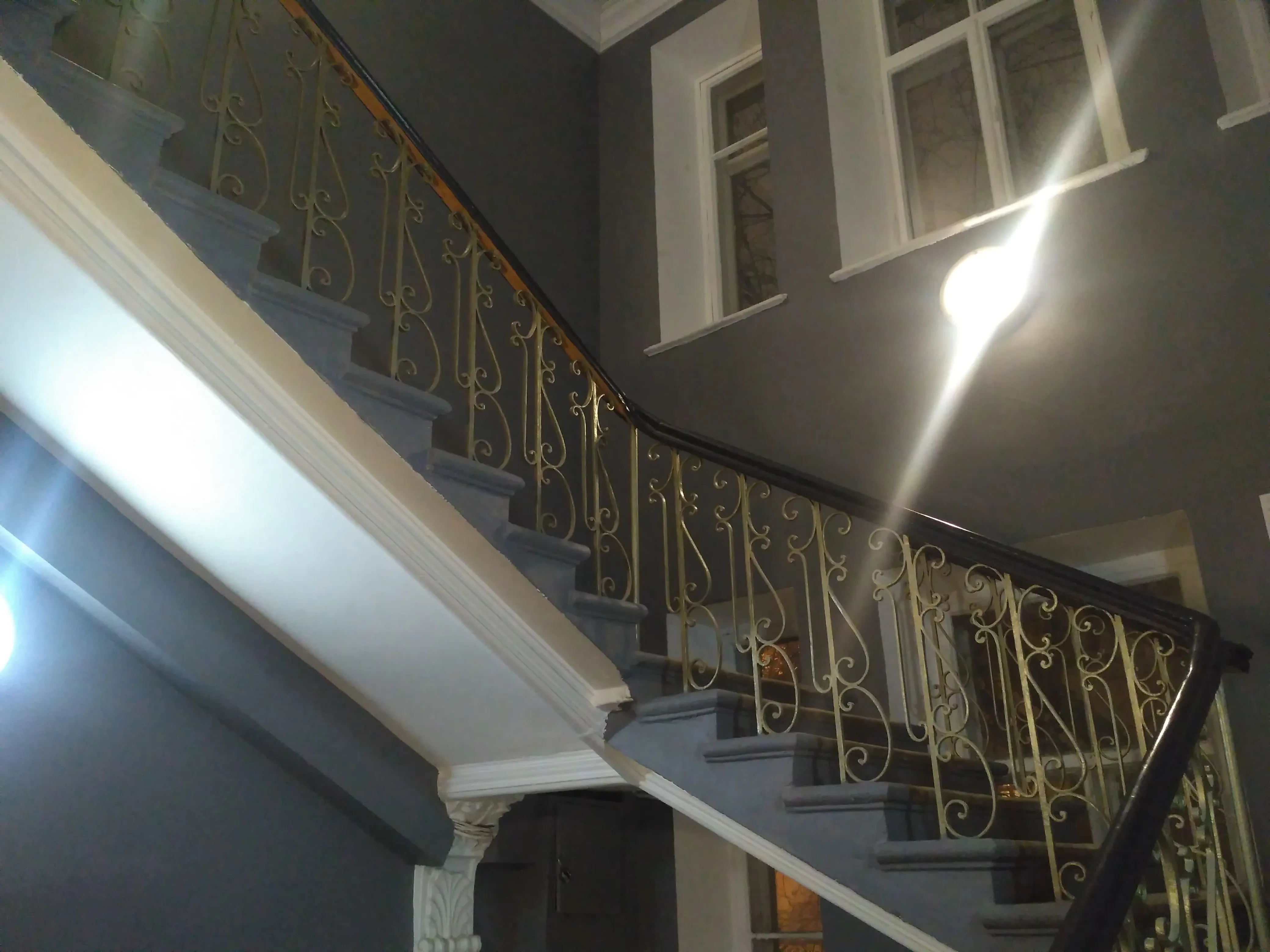 Сталинка с узорной лестницей, фото 15