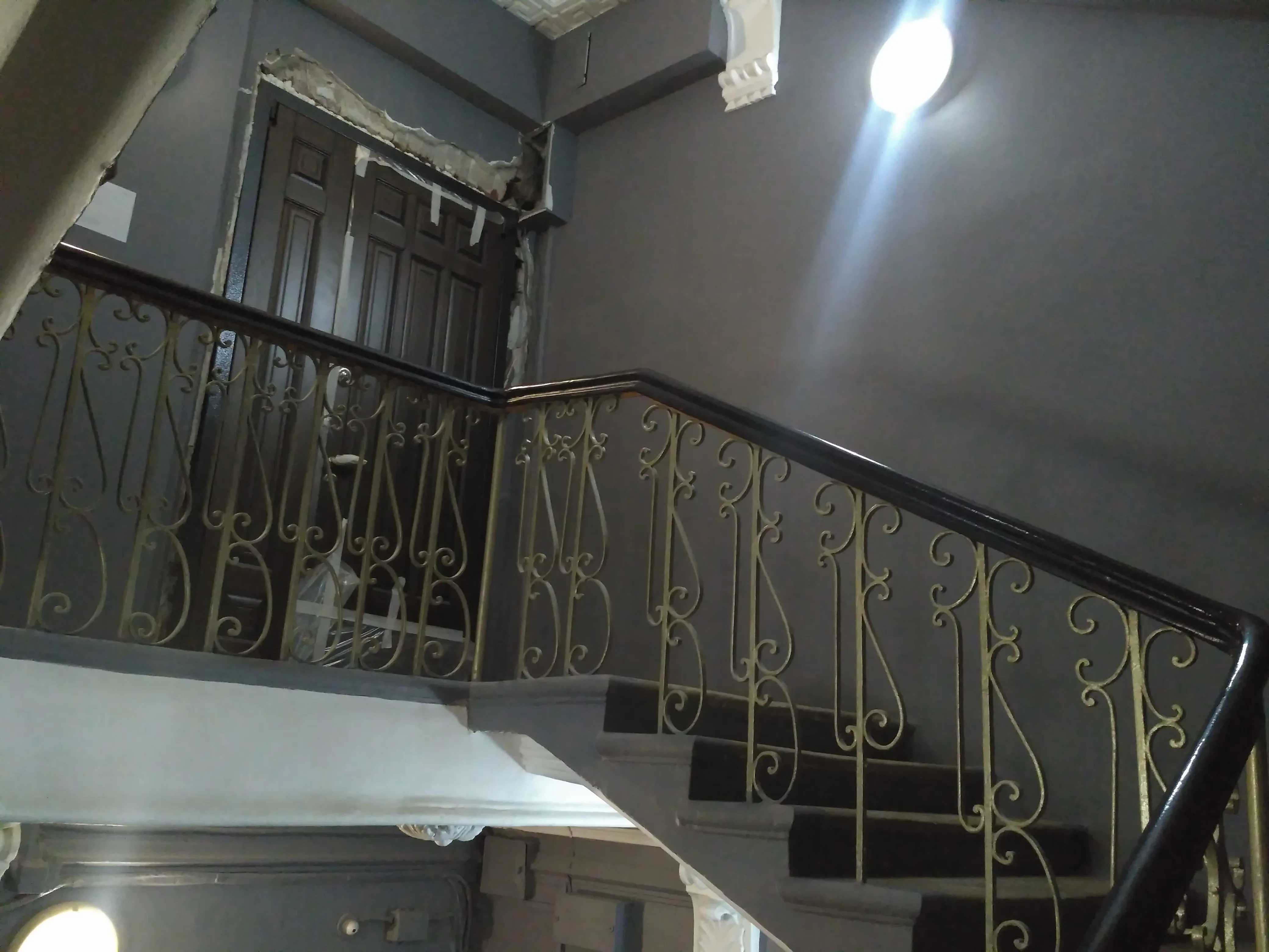 Сталинка с узорной лестницей, фото 19