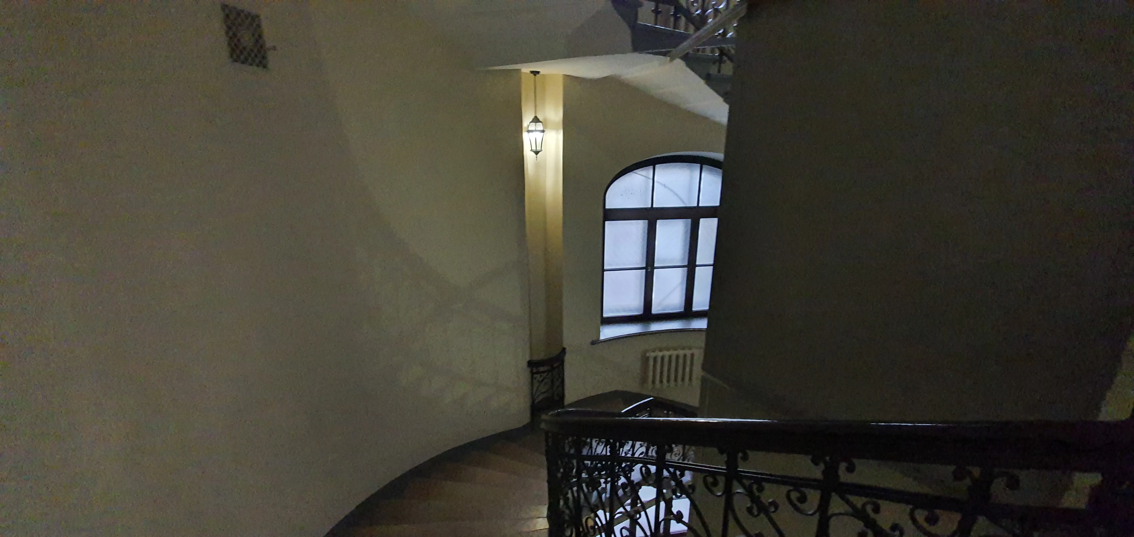 Парадная с винтовой лестницей, фото 15