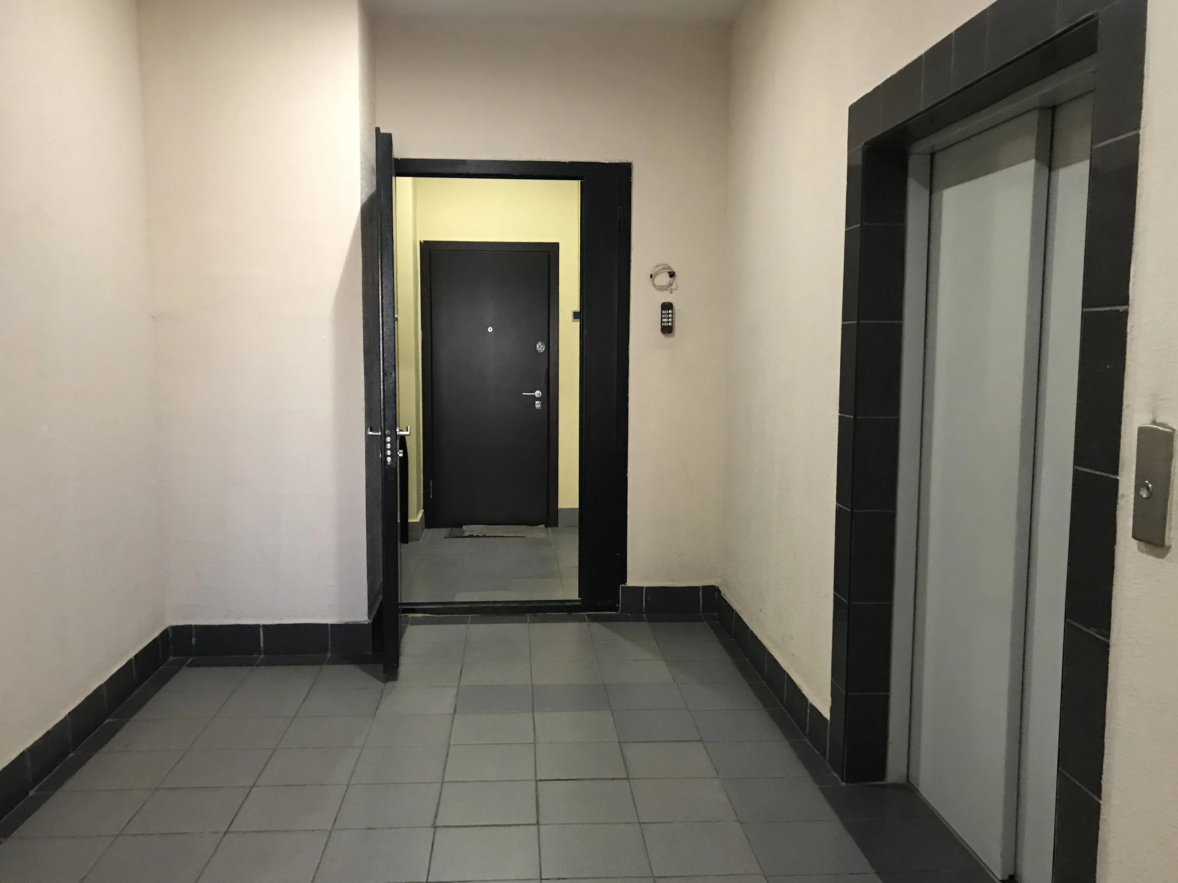Парадный подъезд новостройки, фото 7