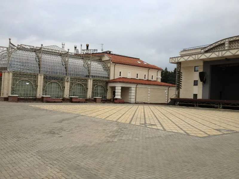 Банк в современном здании, фото 3